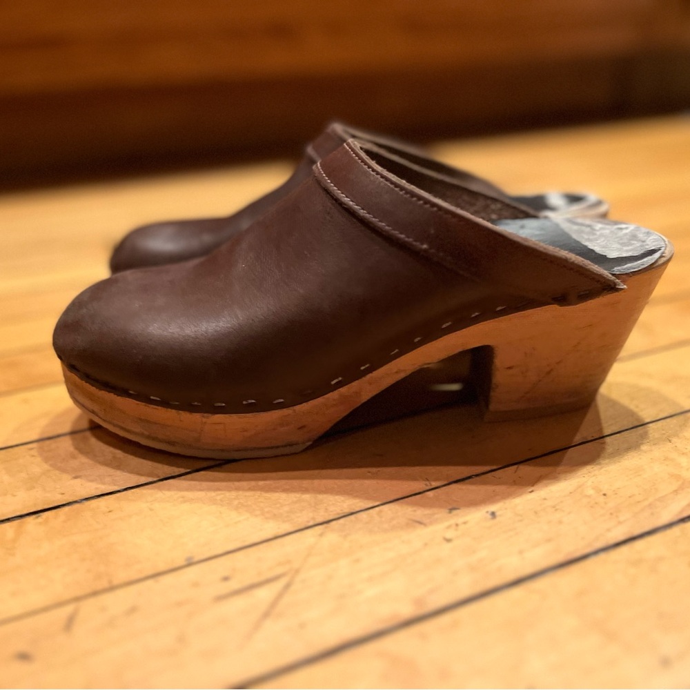 Sven Classic Brown Leather Clog size 39 - brand new soles!